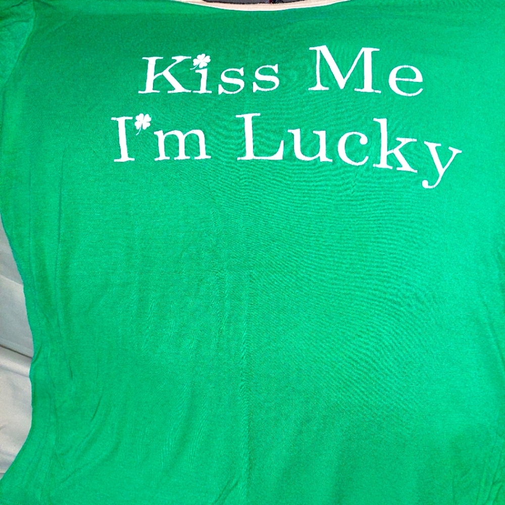 T-shirt kiss me